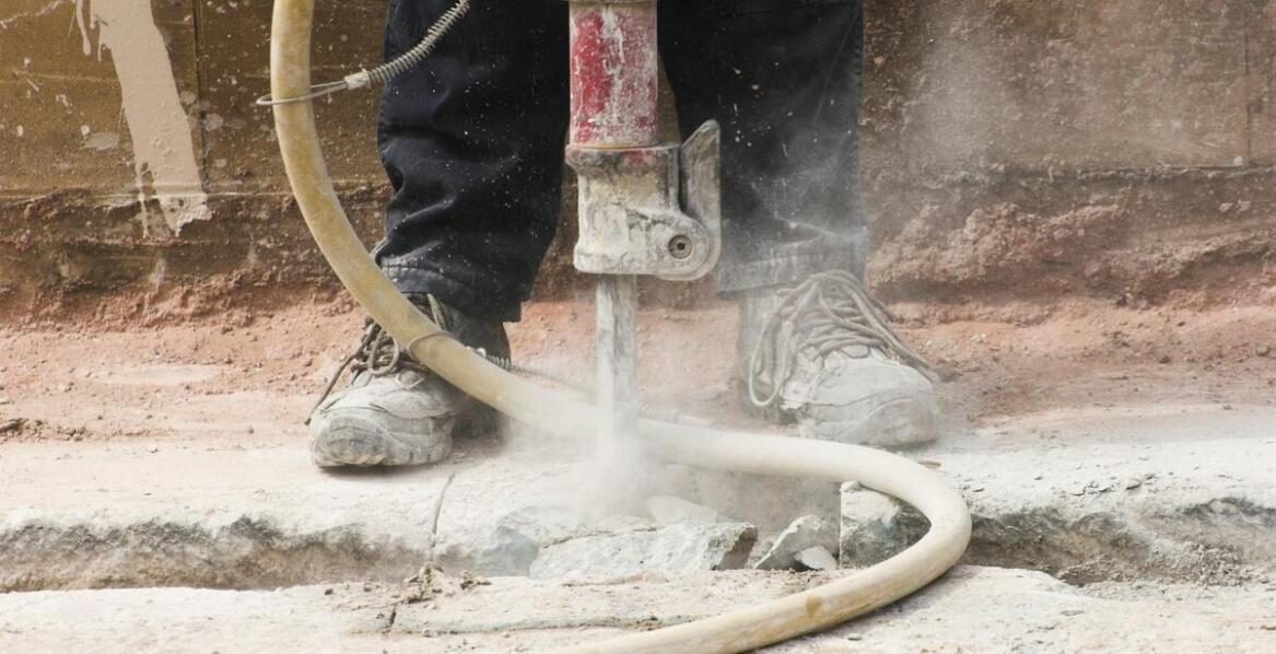 Zalety wiertnicy przy profesjonalnym wierceniu w betonie