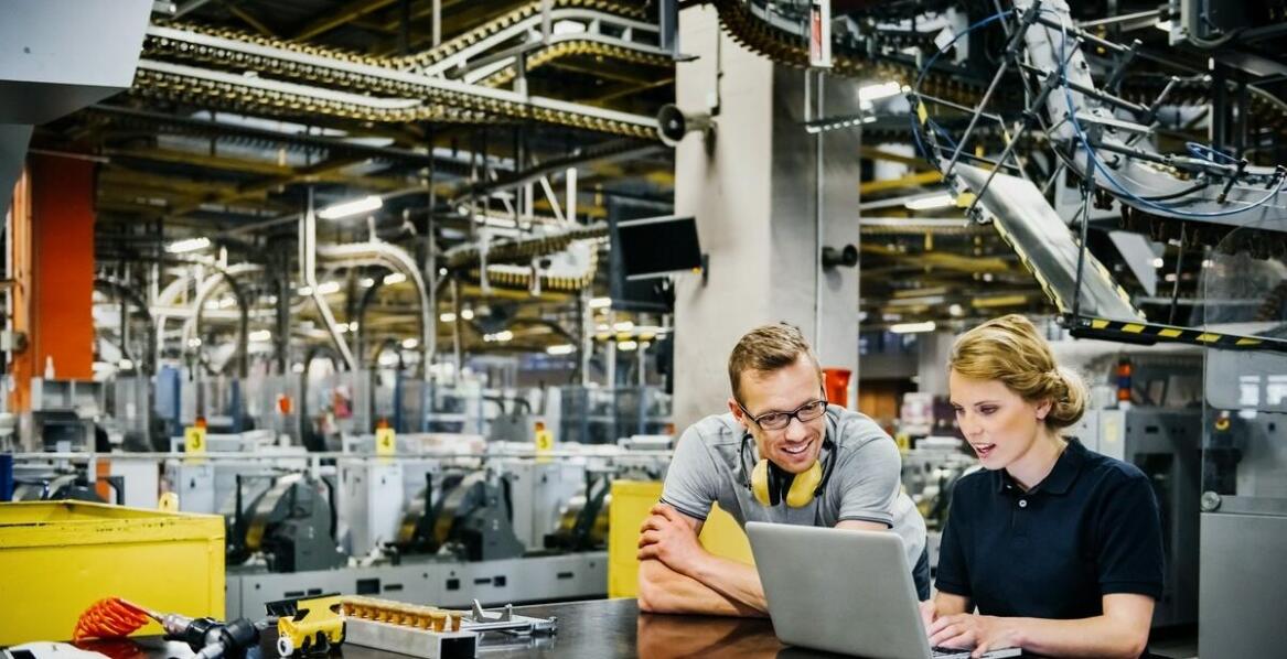 Jak seolit wpływa na dostosowanie informatycznych systemów do specyfiki fabryki?