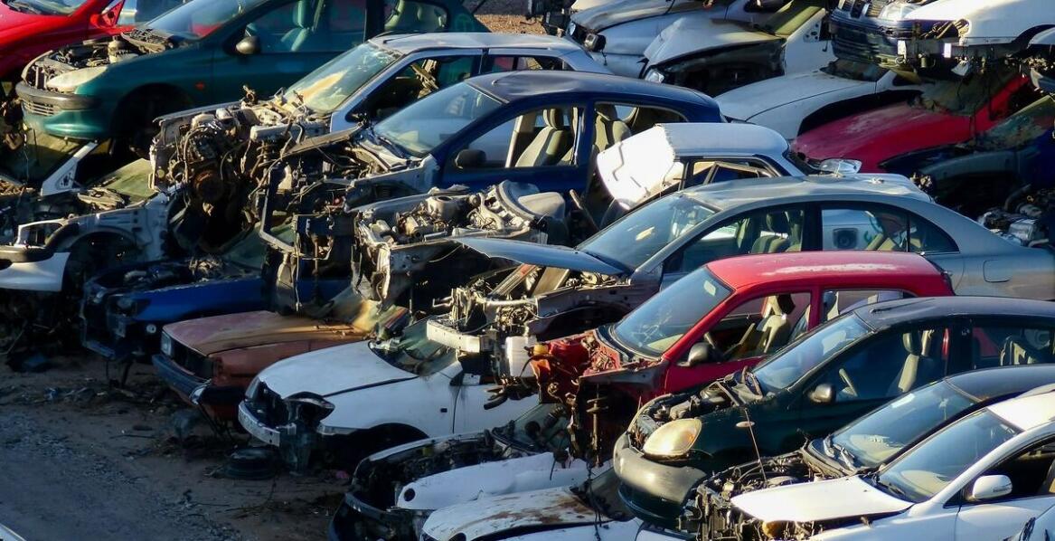 Korzyści ze sprzedaży części zamiennych pozyskiwanych z autokasacji.