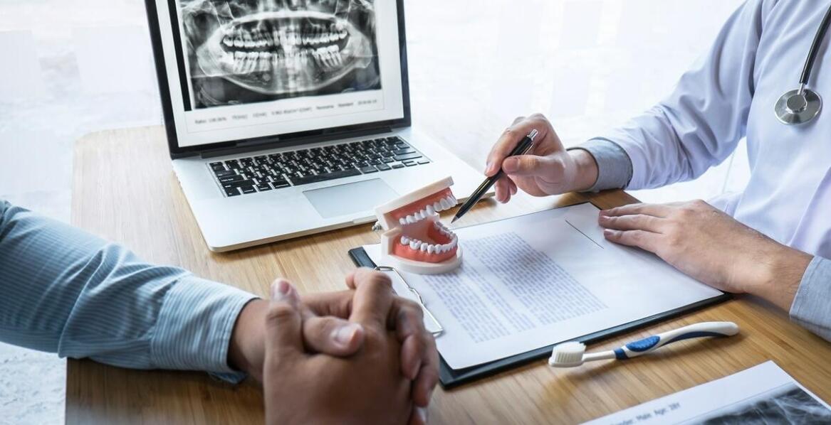 Znaczenie edukacji pacjentów o zdrowiu jamy ustnej na stronie internetowej w Dentus