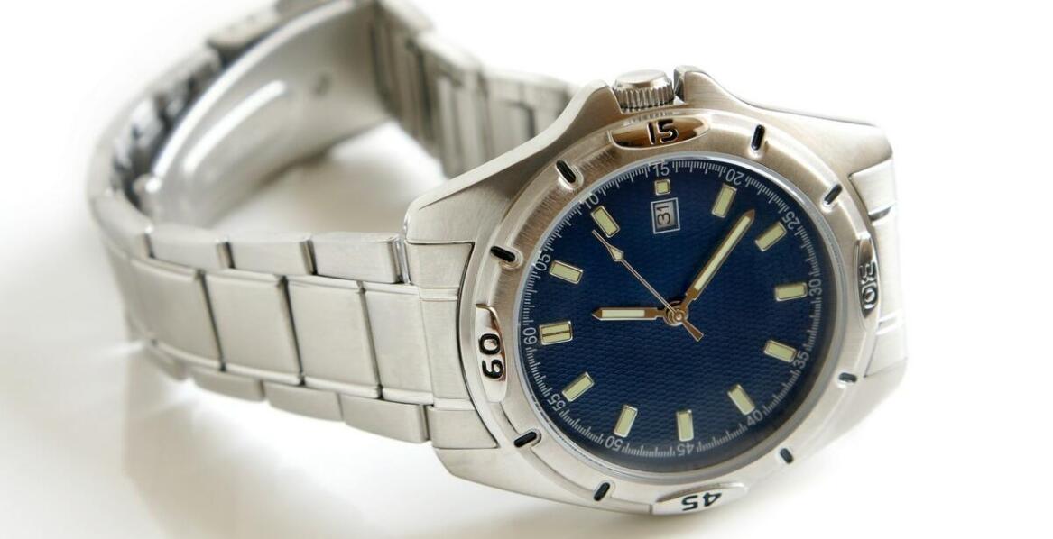 Czy zawieszka z okiem może być funkcjonalnym elementem zegarka?