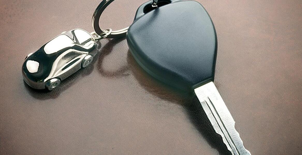 Jak dobrać breloczek do kluczy do motoru, aby pasował do Twojego stylu życia?