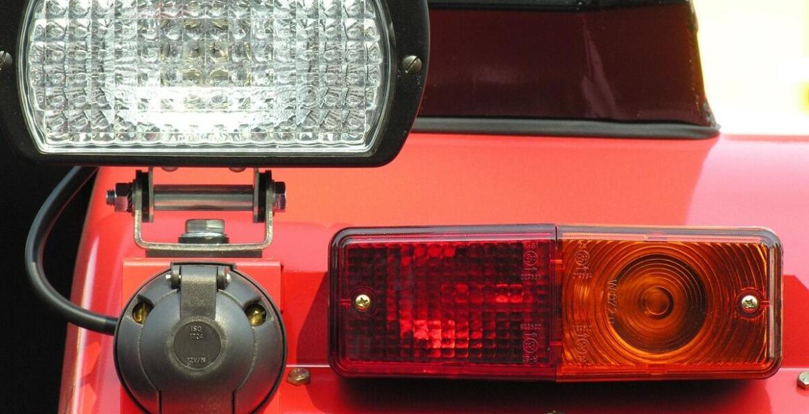 Dlaczego inwestycja w lampę Fristom FT 88 to dobry krok dla Twojej firmy?