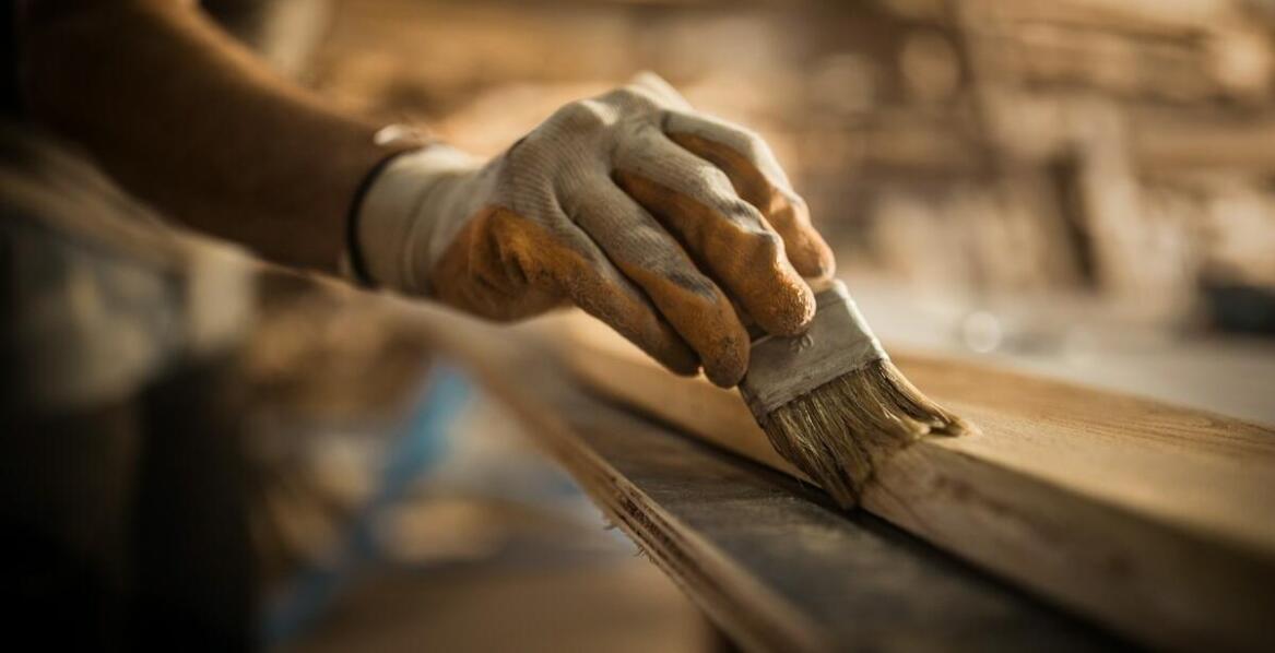 Jak konserwacja drewna może przedłużyć żywotność powierzchni przypalonych?