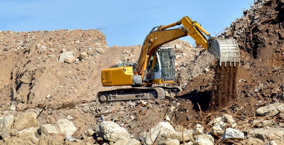 Jak wybór odpowiedniego przesiewacza wpływa na efektywność prac przy wyburzeniach?