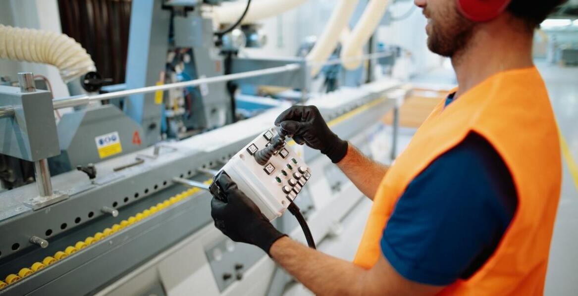 Zalety łatwego montażu i konserwacji osprzętu do taśmowych przenośników