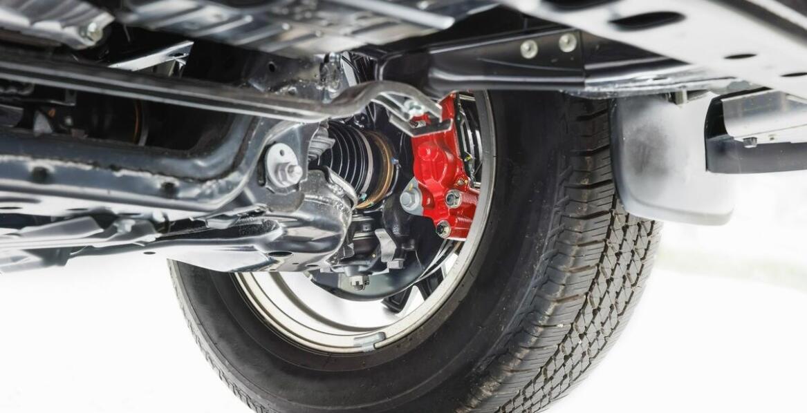 Jak stan układu hamulcowego wpływa na ogólne osiągi pojazdu?