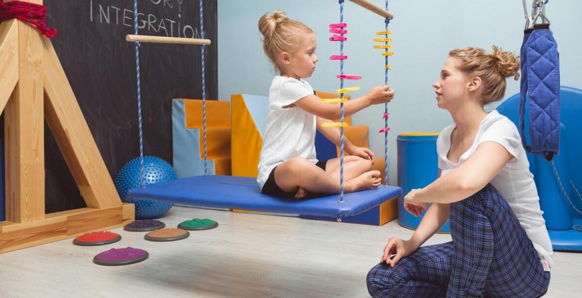 Skuteczność różnych metod terapeutycznych w pracy z osobami z autyzmem