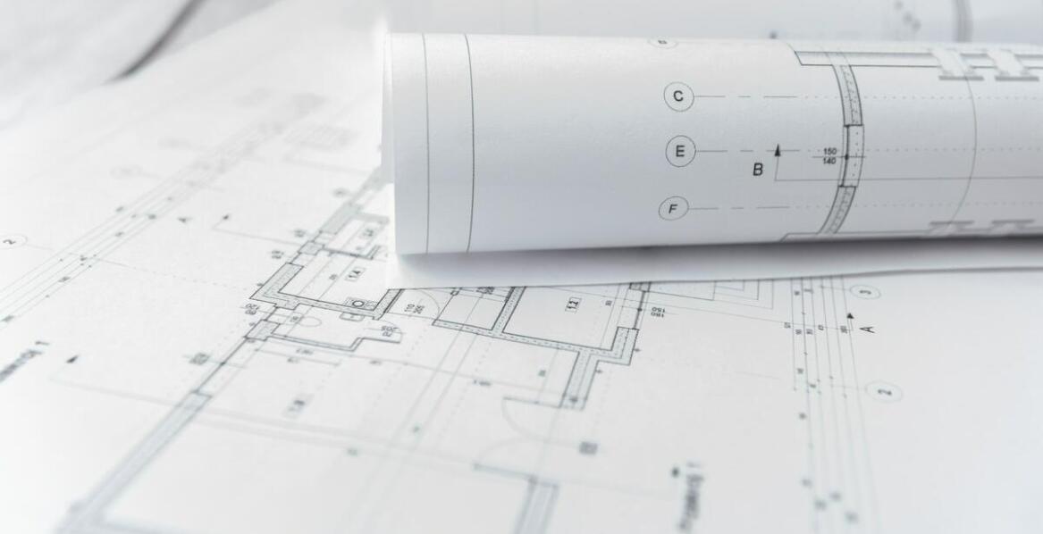 Czarny ceownik PCV w projektach architektonicznych: estetyka i funkcjonalność