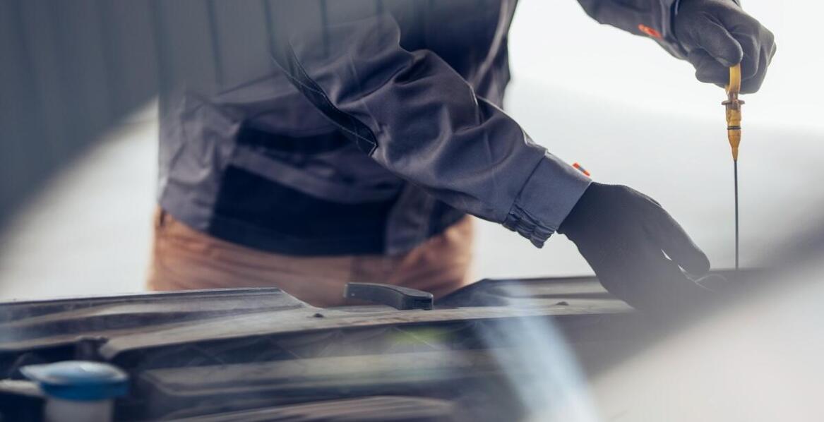 Wymiana piór wycieraczek – na co zwrócić uwagę przy wyborze hybrydowych modeli?