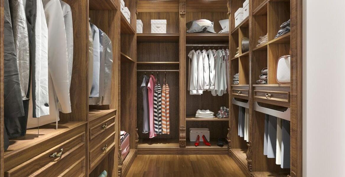 Jakie są główne wyzwania przy projektowaniu wnękowych szaf na zamówienie?