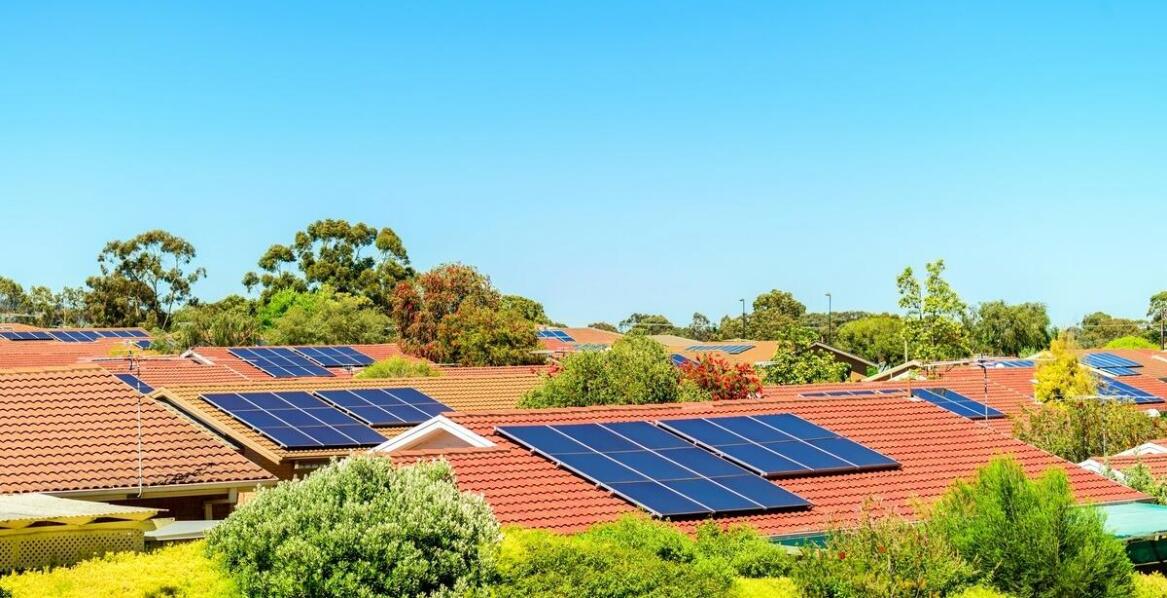 Efektywność energetyczna dzięki fotowoltaice: oszczędności dla mieszkańców.