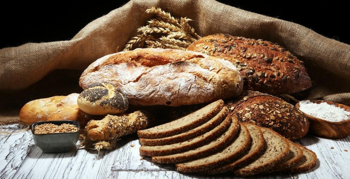 Cukiernia a oferta pieczywa – jakie rodzaje pieczywa są najpopularniejsze?