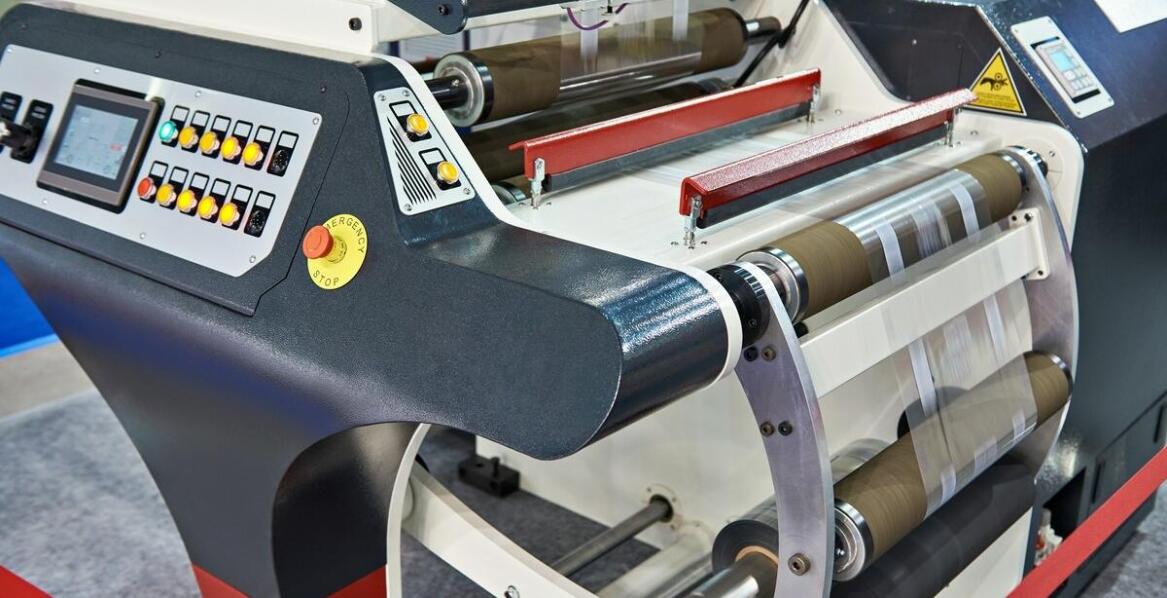 Jakie są zalety stosowania reklamowych winderów na targach?