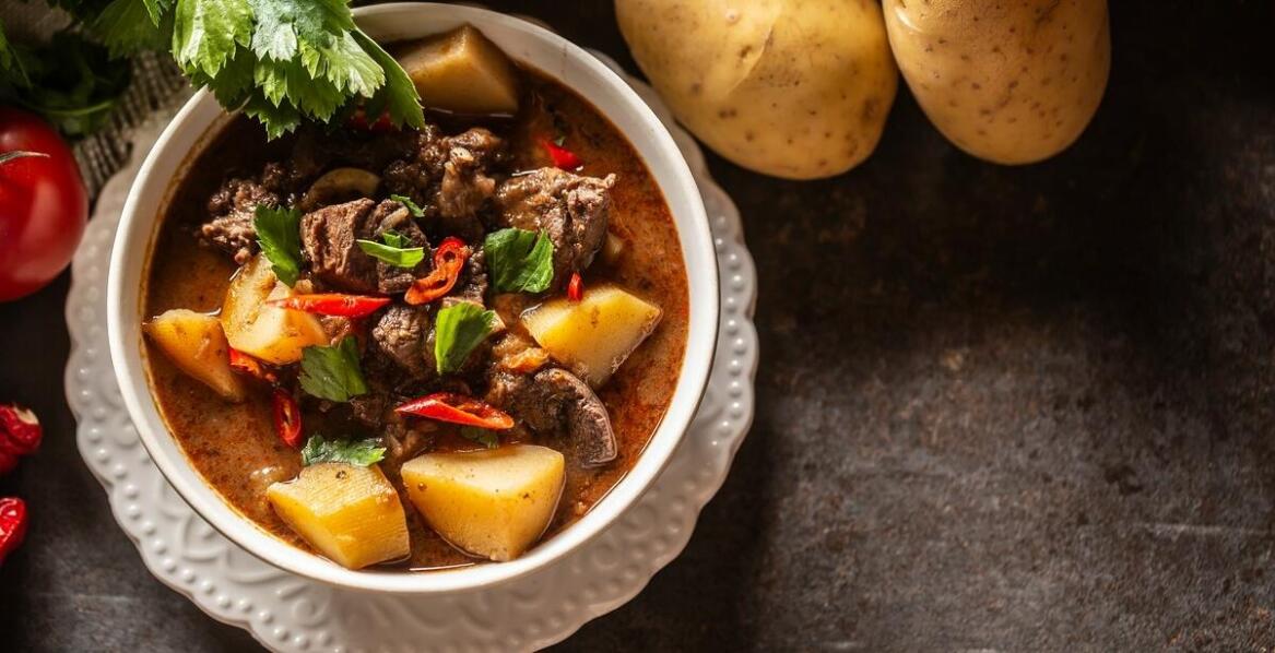 Co wyróżnia nasz czulent spośród innych kulinarnych propozycji w Krakowie?