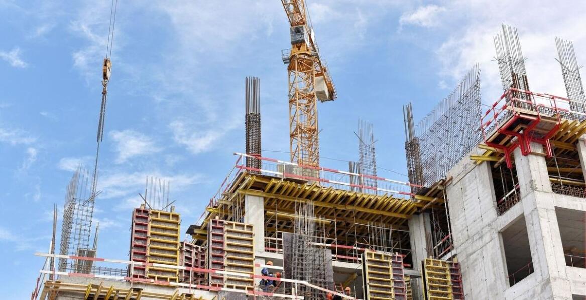 Jak wynajem rusztowań może wspierać projekty zrównoważonego budownictwa?