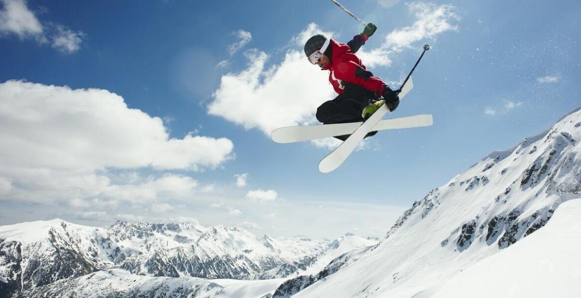 Freestyle na Czarnym Groniu: Jak zacząć swoją przygodę z trikami?