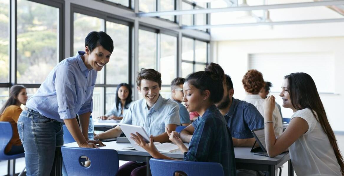 Znaczenie współpracy z biznesem w edukacji przyszłych informatyków.