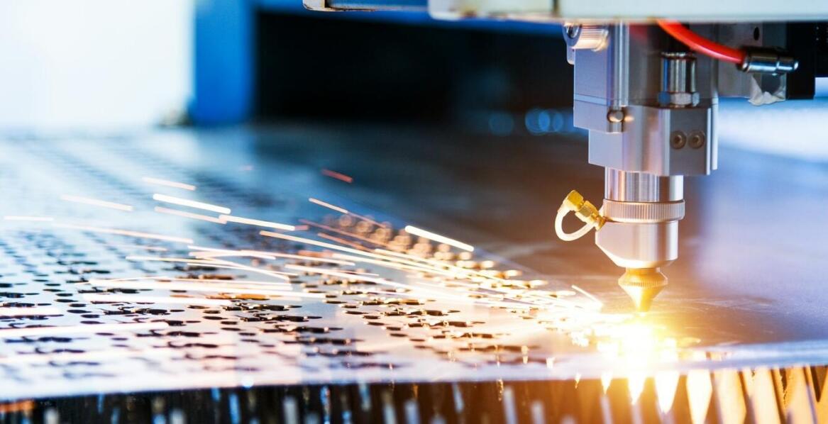 Wycinanie blachy jako kluczowy element nowoczesnych konstrukcyjnych rozwiązań