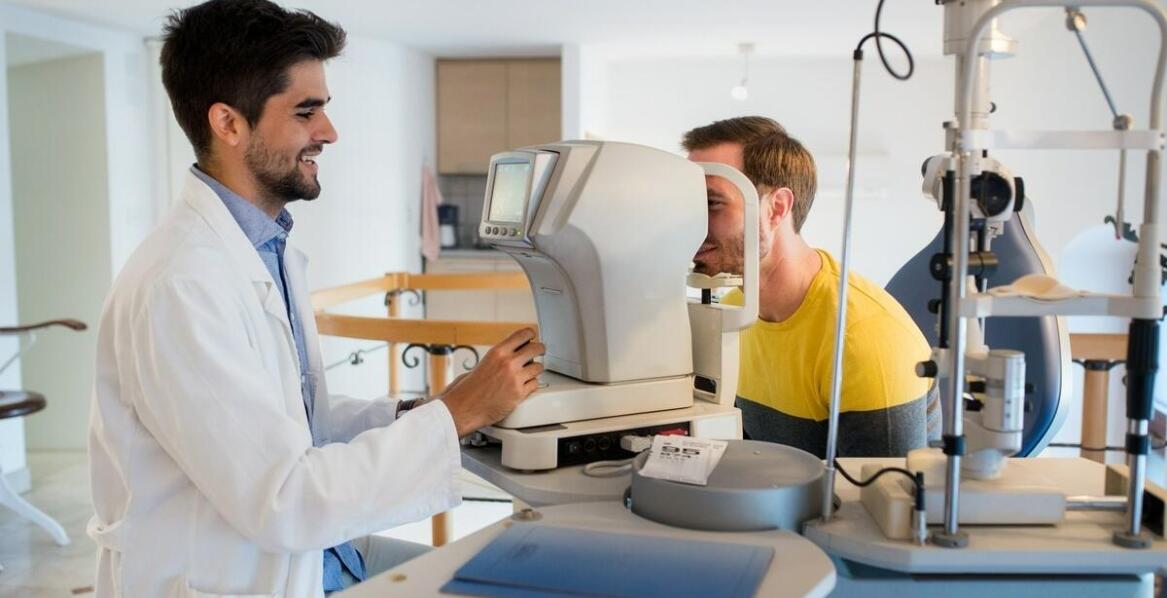 Badanie pola widzenia jako część kompleksowej diagnostyki okulistycznej.