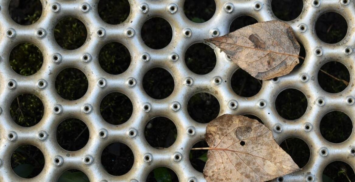 Kraty wlotowe a ich rola w zarządzaniu wodami opadowymi