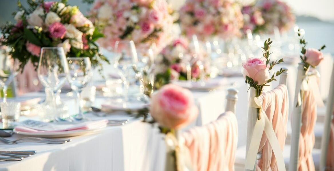 Trendy w dekoracjach ślubnych namiotów na nadchodzący sezon