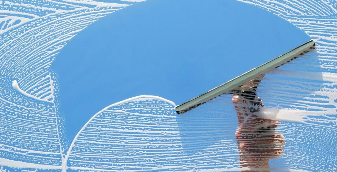 Efektywność mycia okien z użyciem teleskopowego kija 12m – praktyczne wskazówki