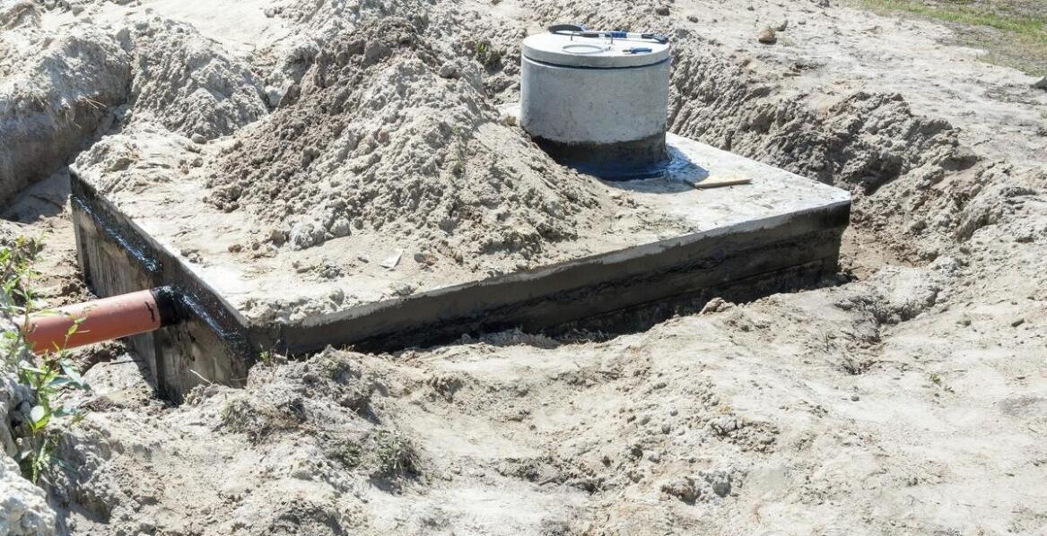 Kiedy warto zdecydować się na trzykomorowe szambo?