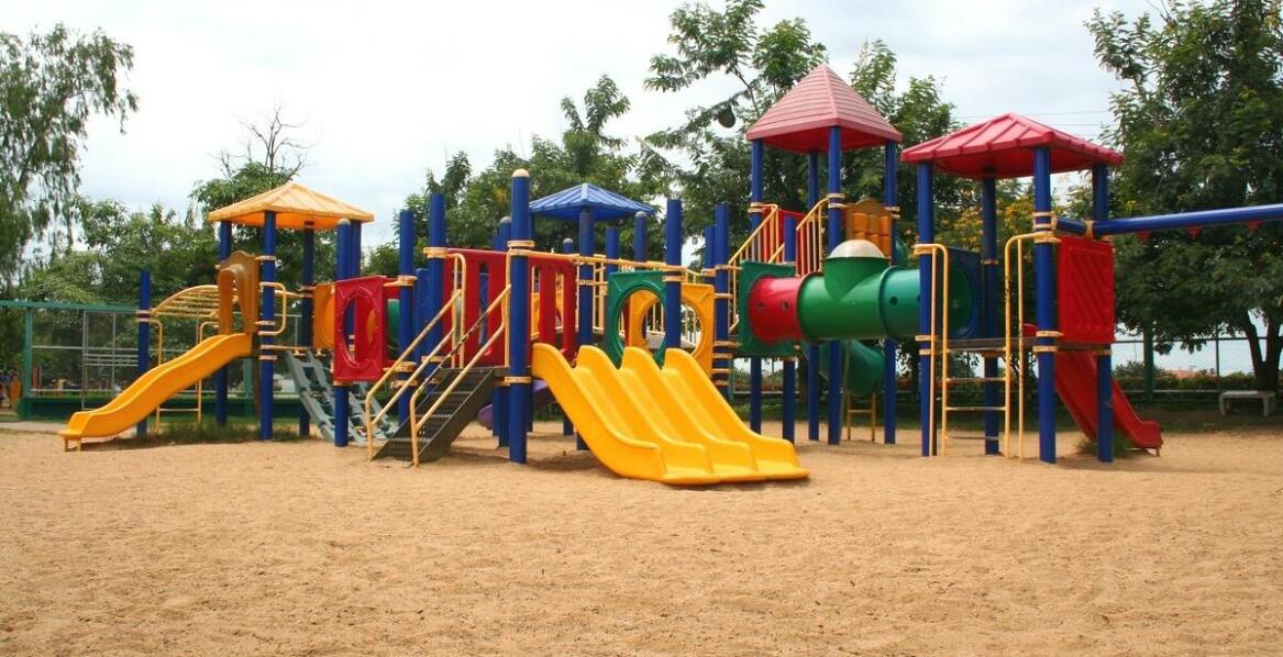 Zastosowanie przeciwsłonecznych folii w przedszkolach – ochrona dzieci przed promieniowaniem UV