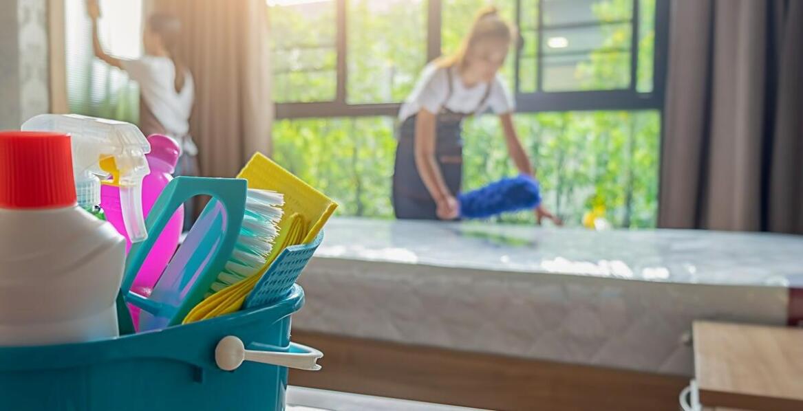 Dlaczego ekologiczne czyszczące środki są kluczowe w sprzątaniu wspólnot mieszkaniowych?
