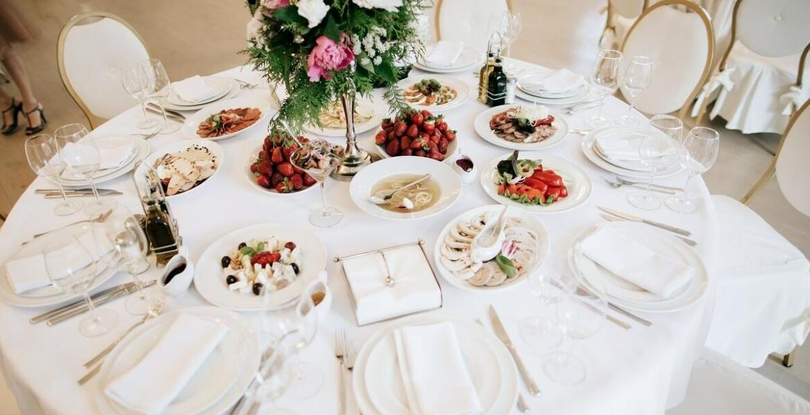 Organizacja bankietów i gal – jak zapewniamy elegancką oprawę dla wydarzenia?