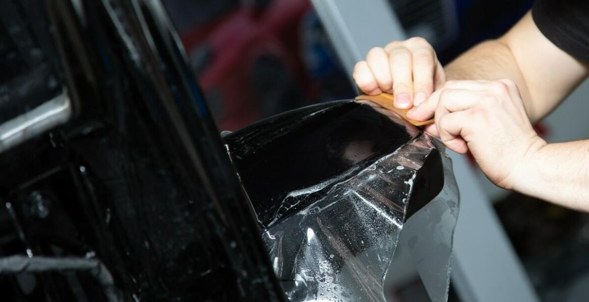 Rola doświadczenia firmy w kształtowaniu cen usług oklejania pojazdów