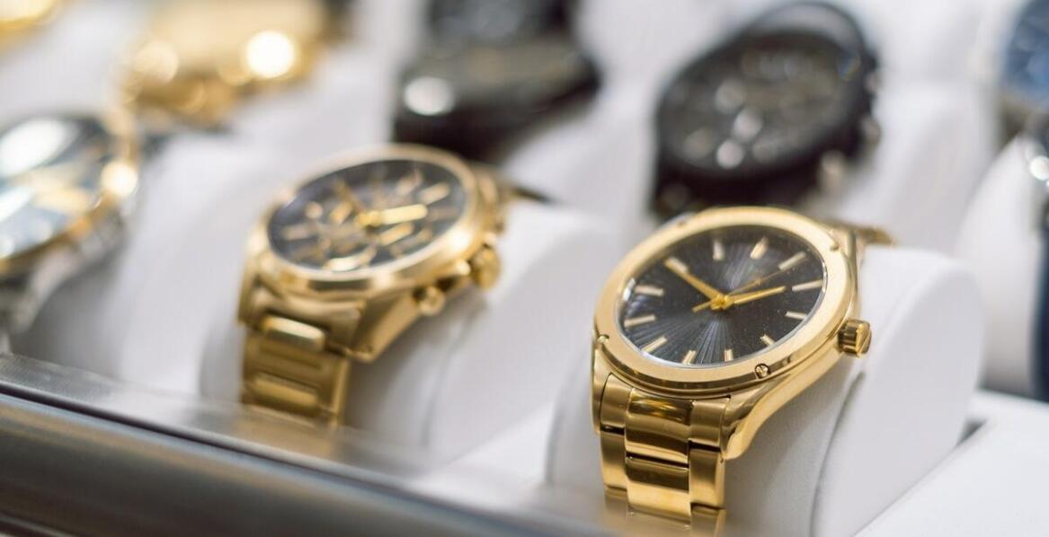 Jakie elementy wpływają na cenę zegarków luksusowych?