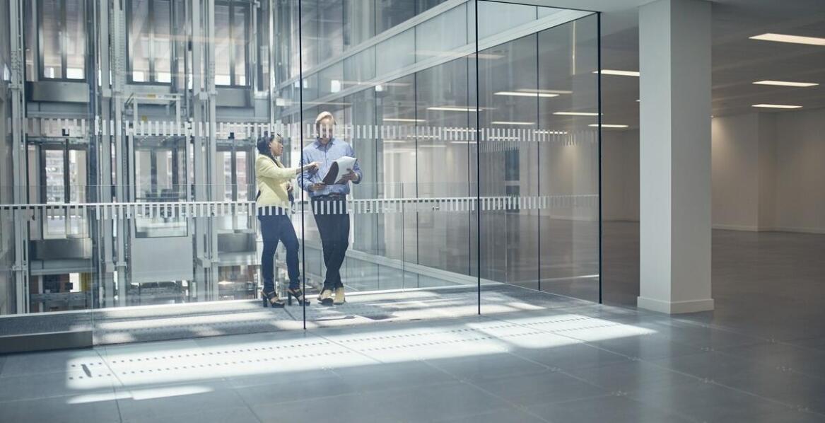 Jakie prawne aspekty są istotne przy zarządzaniu komercyjnymi nieruchomościami?