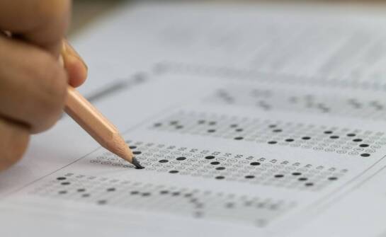 Praktyczne wskazówki, jak zdać teoretyczny egzamin z testami na prawo jazdy kat. B