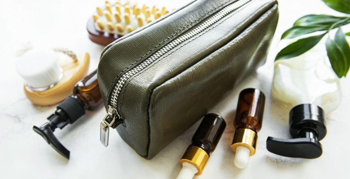 Wpływ personalizacji na atrakcyjność podróżnych zestawów kosmetyczek