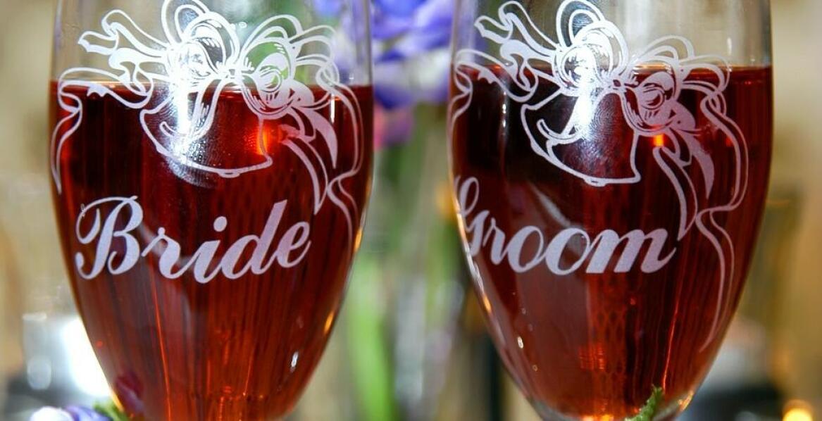 Subtelne wierszyki na weselną wódkę - dodatek do personalizowanych winietek