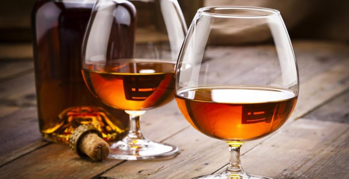 Jak promować regionalne tradycje poprzez alkoholowe produkty?