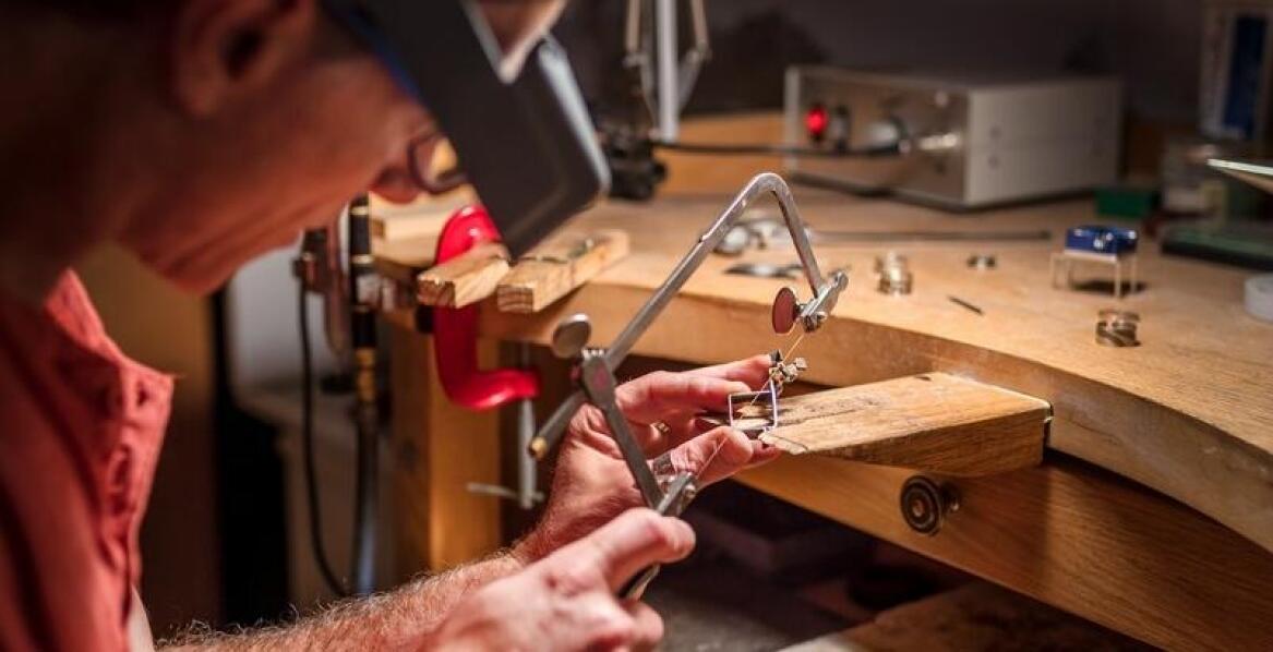 Specjalistyczne usługi wyceny kolii oferowane przez jubilera Czajkowską