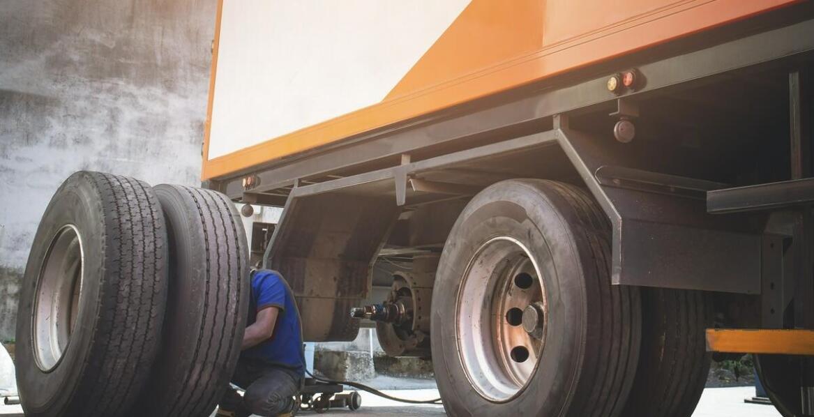 Jak unikać przestojów dzięki produktom do naczep wysokiej jakości?