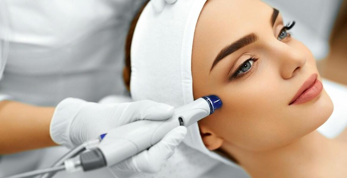 Jak mikrodermabrazja w Pile pomaga w redukcji zmarszczek?