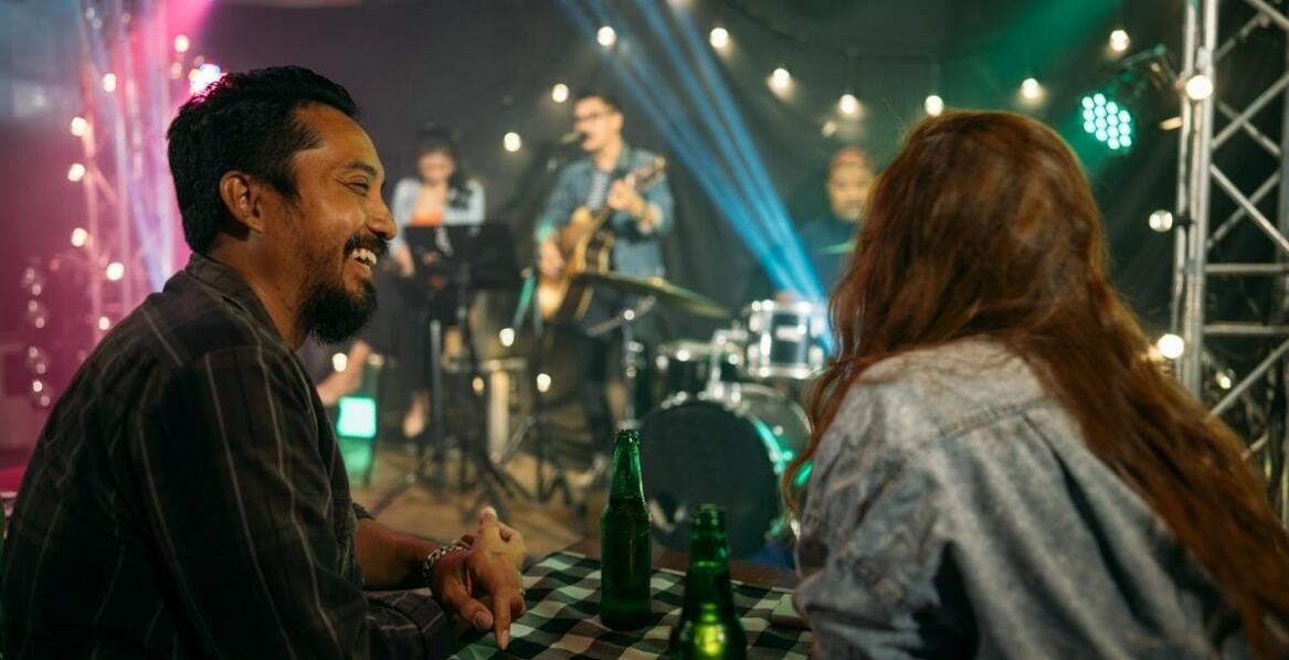 Tradycyjna klezmerska muzyka na żywo – co oferujemy w naszej restauracji?