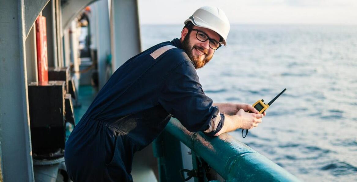 W jaki sposób pomoc podczas podróży wspiera klientów w trakcie rejsów morskich?