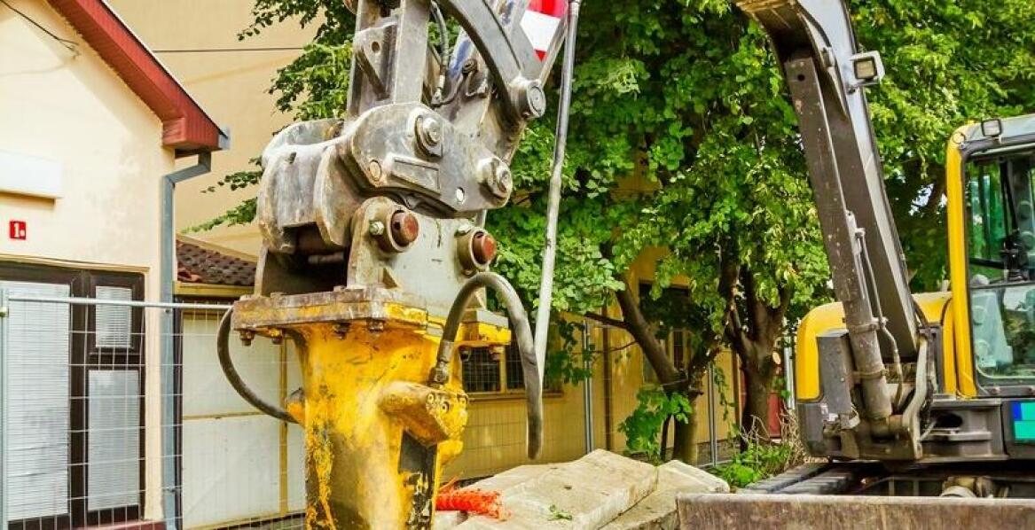 Kluczowe zalety używanych młotów hydraulicznych do koparek