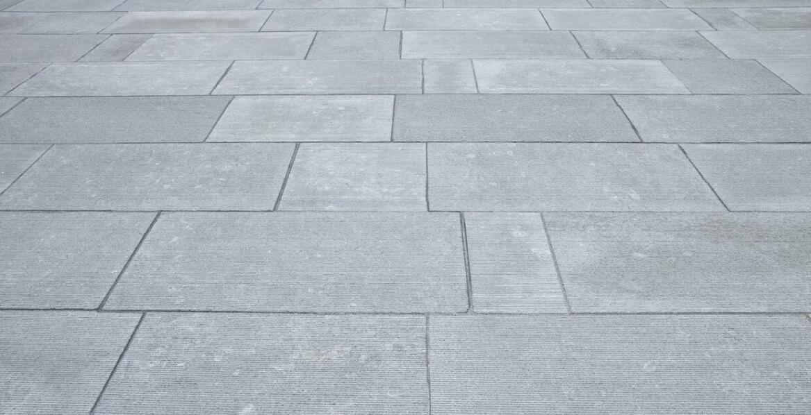 Trwałość i estetyka płyt 50x50 chodnikowych w przestrzeniach zewnętrznych