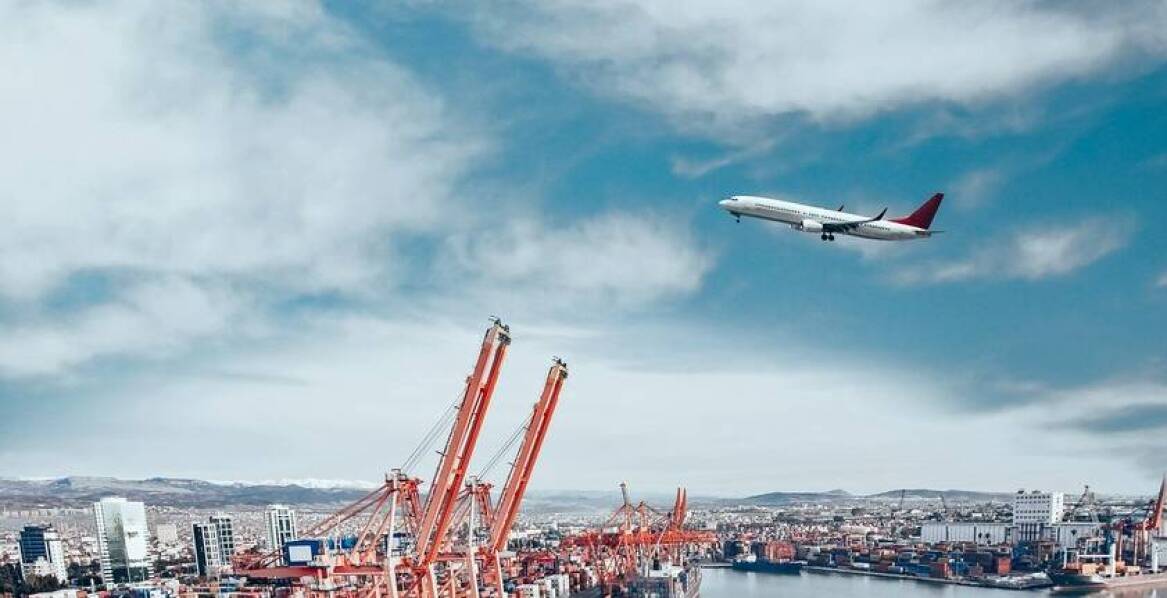 Jakie czynniki wpływają na wybór metody transportu z Japonii?