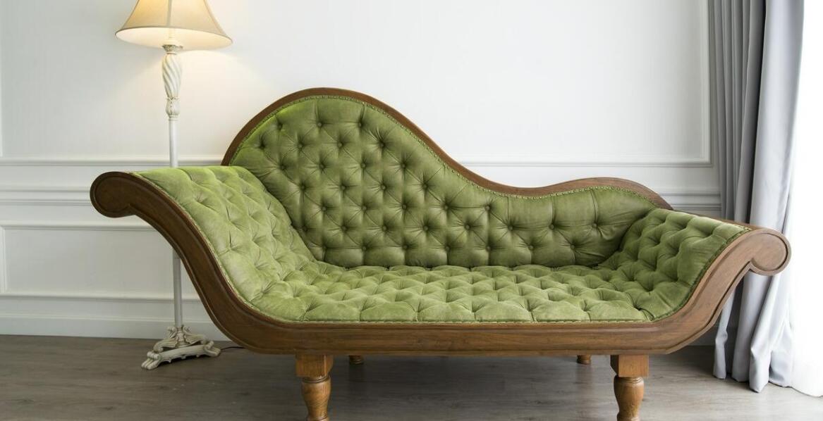 Stylowe szezlongi – jak wpływają na komfort wypoczynku?