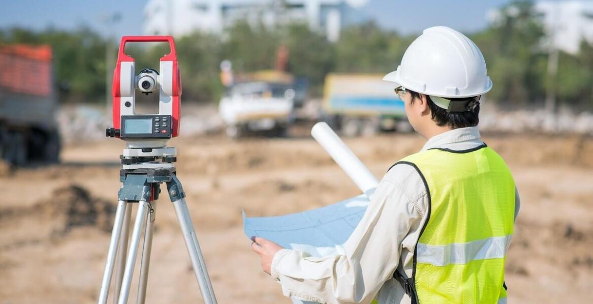 Nadzór geodezyjny a zgodność z prawnymi normami: co warto wiedzieć?