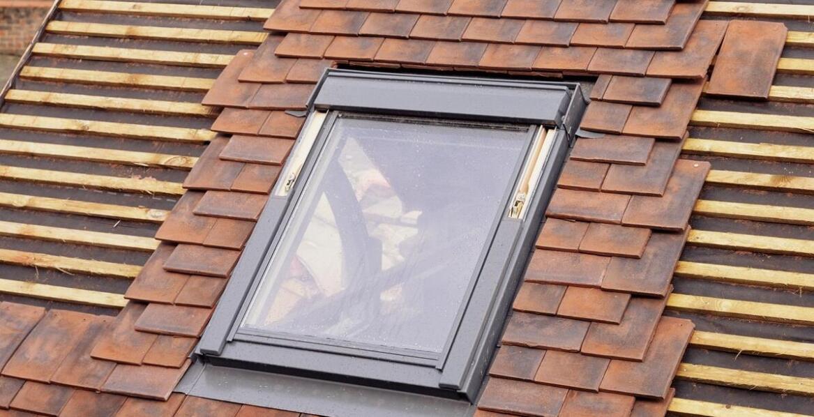 Wybór odpowiednich szyb do dachowych okien – co warto wiedzieć?