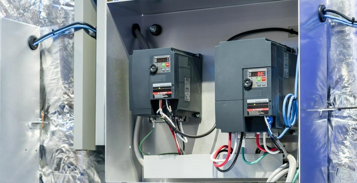 Rola VLT Aqua Drive FC 202 w automatyzacji procesów przemysłowych